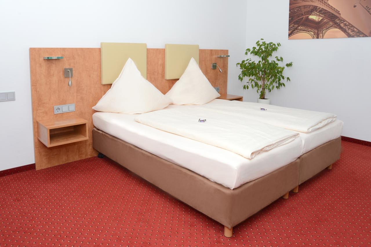 Hotel Jaegerhof Roth  Bagian luar foto