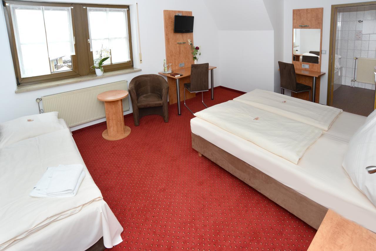Hotel Jaegerhof Roth  Bagian luar foto