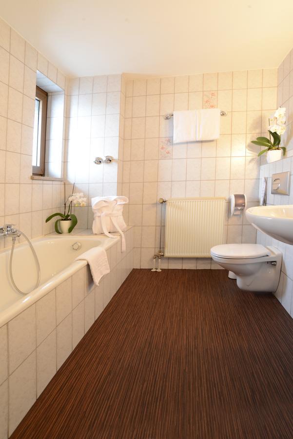 Hotel Jaegerhof Roth  Bagian luar foto